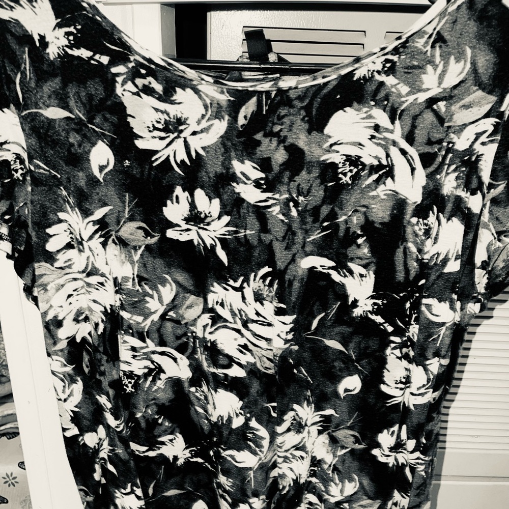 croft & barrow Black and White Floral Scoop Neck Tunic
